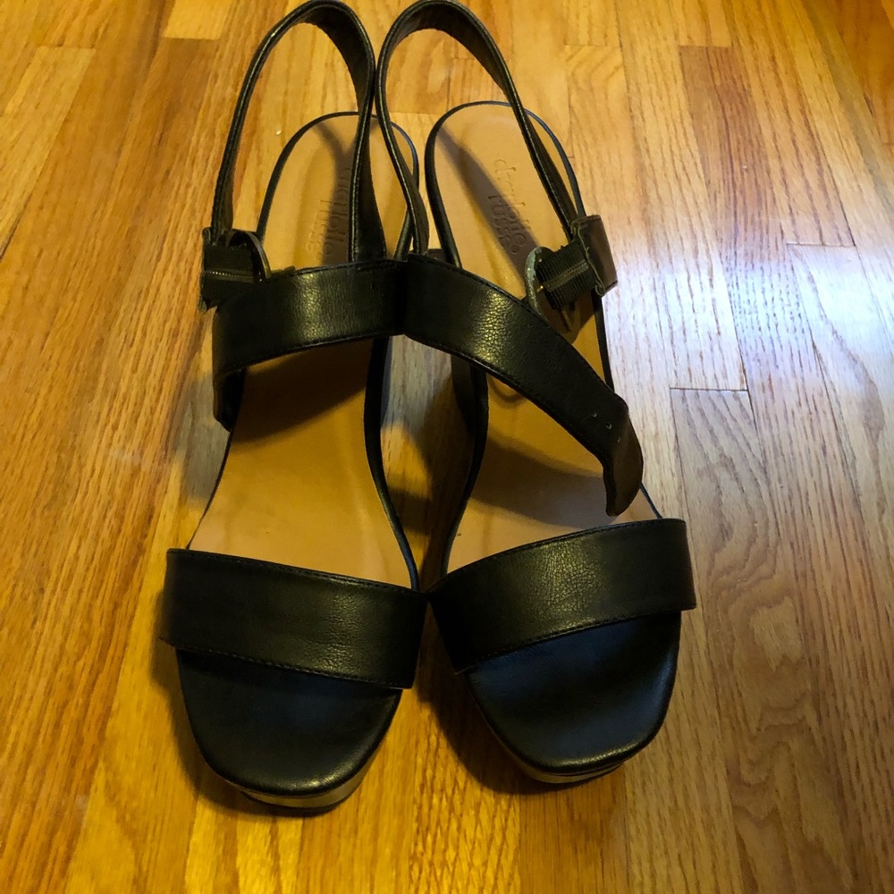 Black wedges!